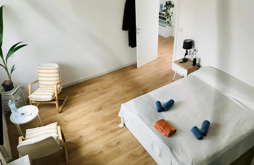 Stanza E Bagno Privato, Idromassaggio Con Extra Fee, In Appartamento-1