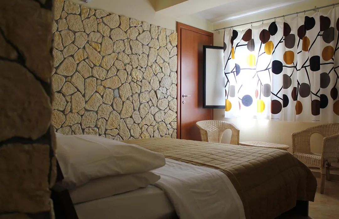 Hotel 106-1