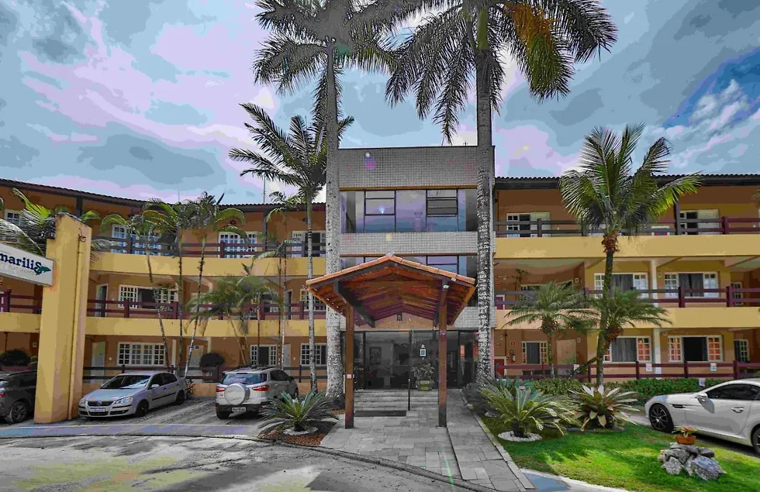 FABULOSO FLAT 225, 2 PISCINAS climatizadas, SKY com 170 canais,TV com Xbox, internet particular 500m Bertioga, Riviera de São Lourenço Flat Duplex inteiro, Adega, cozinha equipada completa serviço de hotelaria, serviço de praia nos finais de semana-1