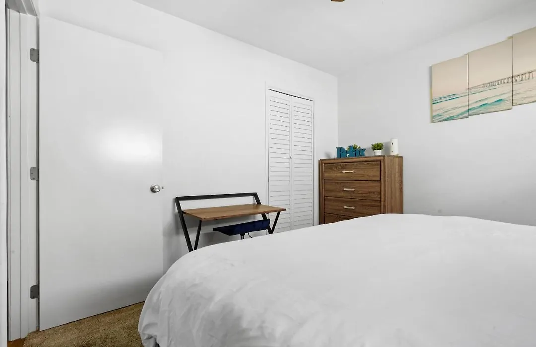 The Green Haven, 1 Minute Walk To The Beach And Restaurants, King Beds, Beach Amenities-1
