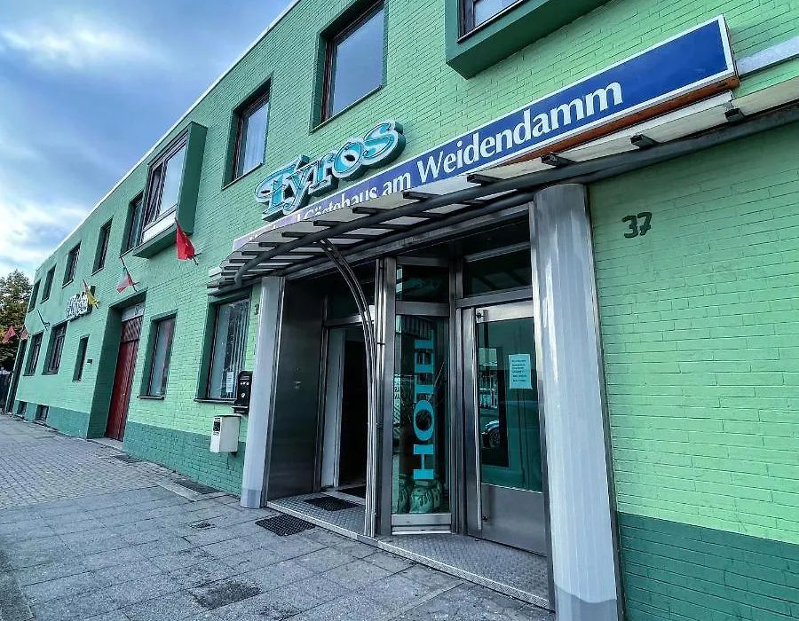 Tyros Hotel Und Gaestehaus Am Weidendamm-1