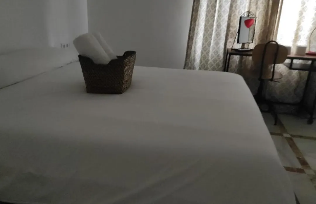 Convenient Rooms - Ferry, Train & Bus Station --1