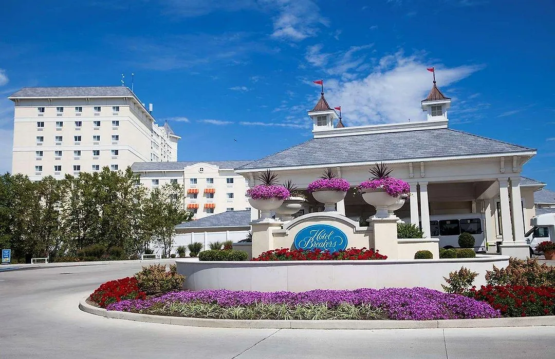 Cedar Point Hotel Breakers-1