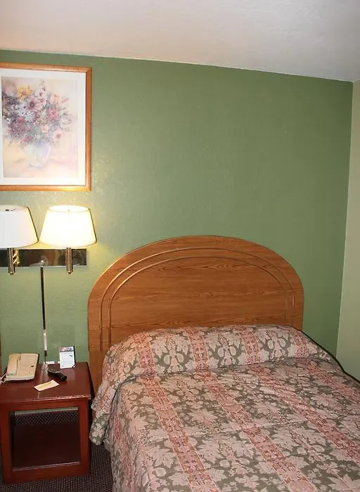 Oak Hill Inn And Suites-1