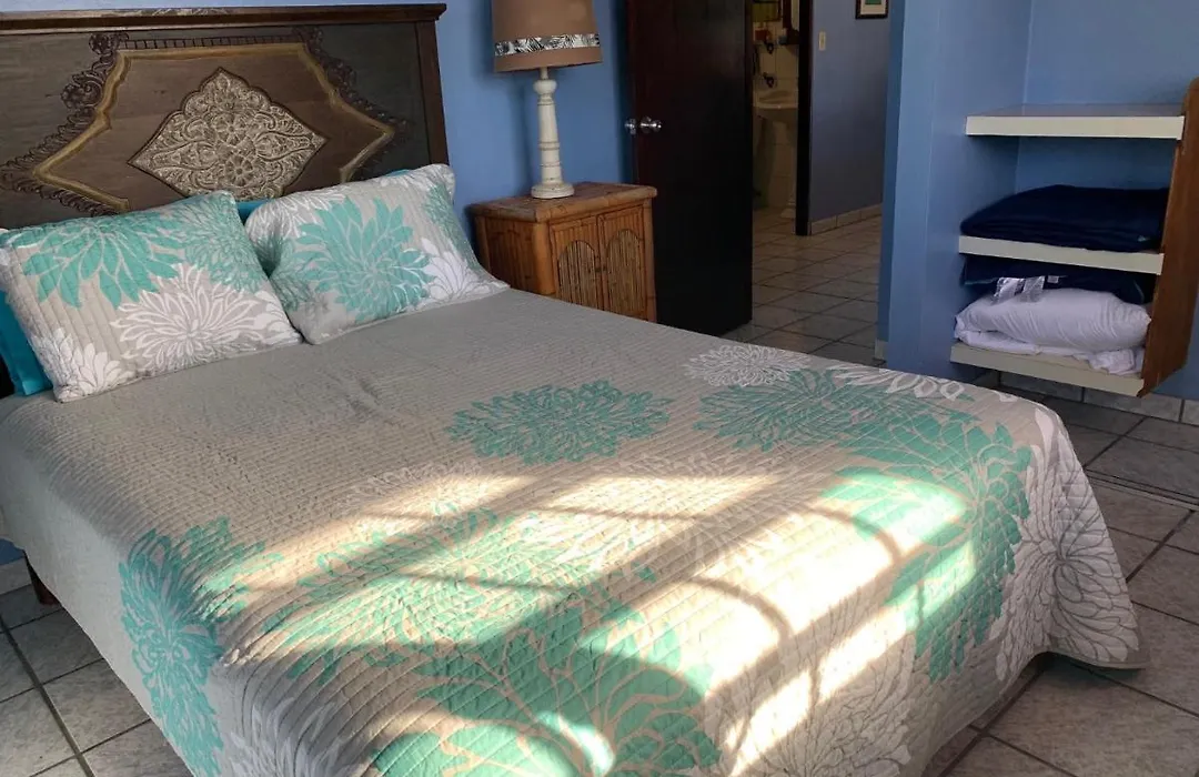 Esperanza Inn Guesthouse (Adults Only)-1