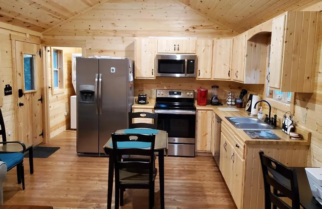 Secluded Honey Bear Log Cabin-1