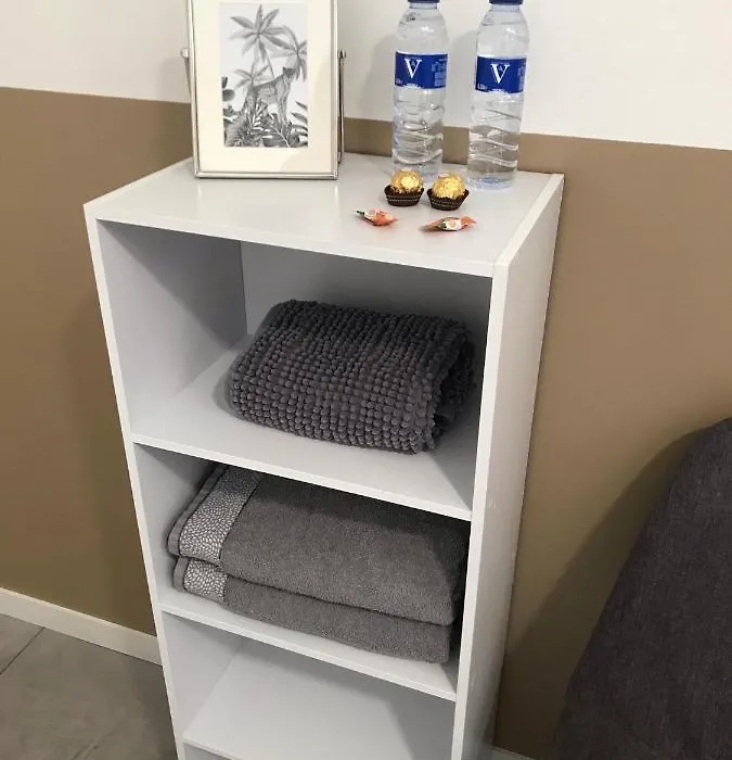 Studette de 17m2 avec parking privé gratuit Climatisation et petite cuisine-1