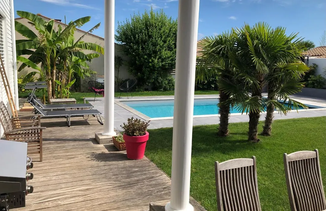 Maison M, chambre privée accès jardin piscine et jacuzzi près de La Rochelle-1