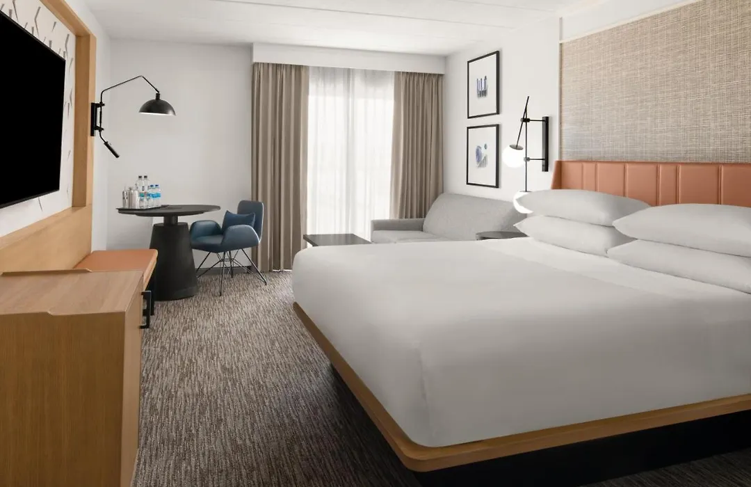 Sheraton Milwaukee Brookfield-1