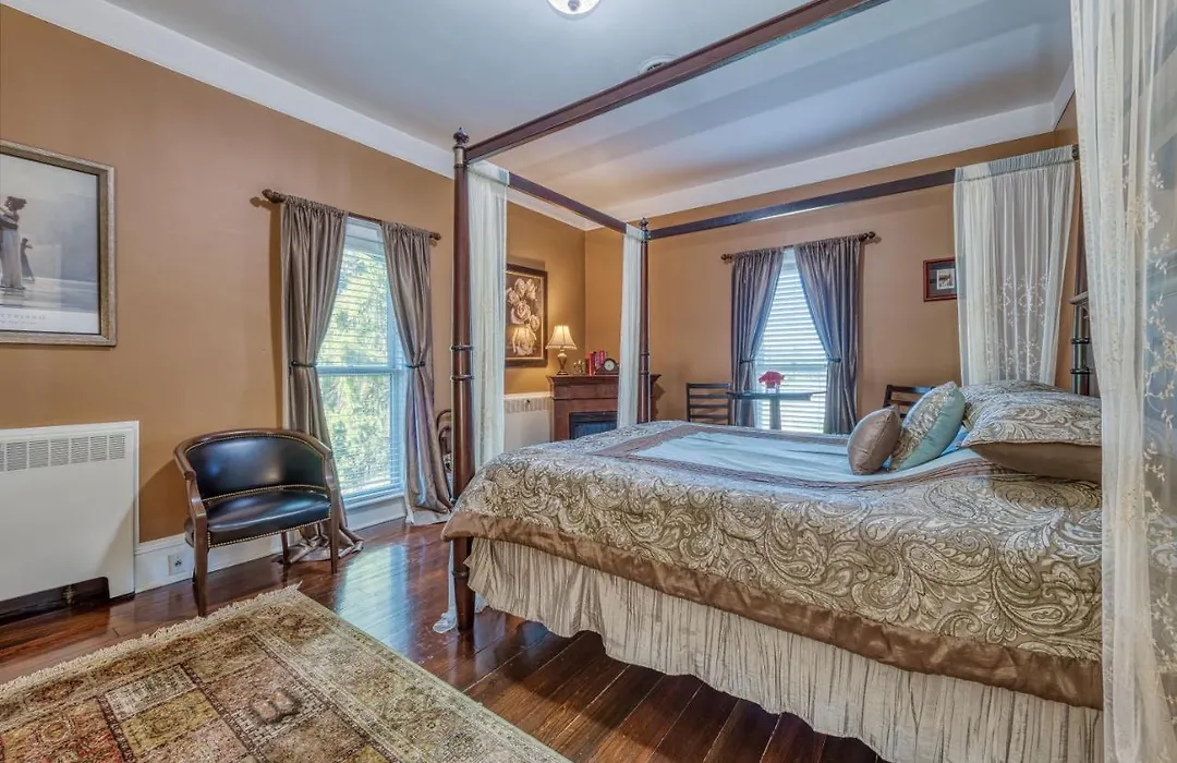 Monroe Manor Inn-1