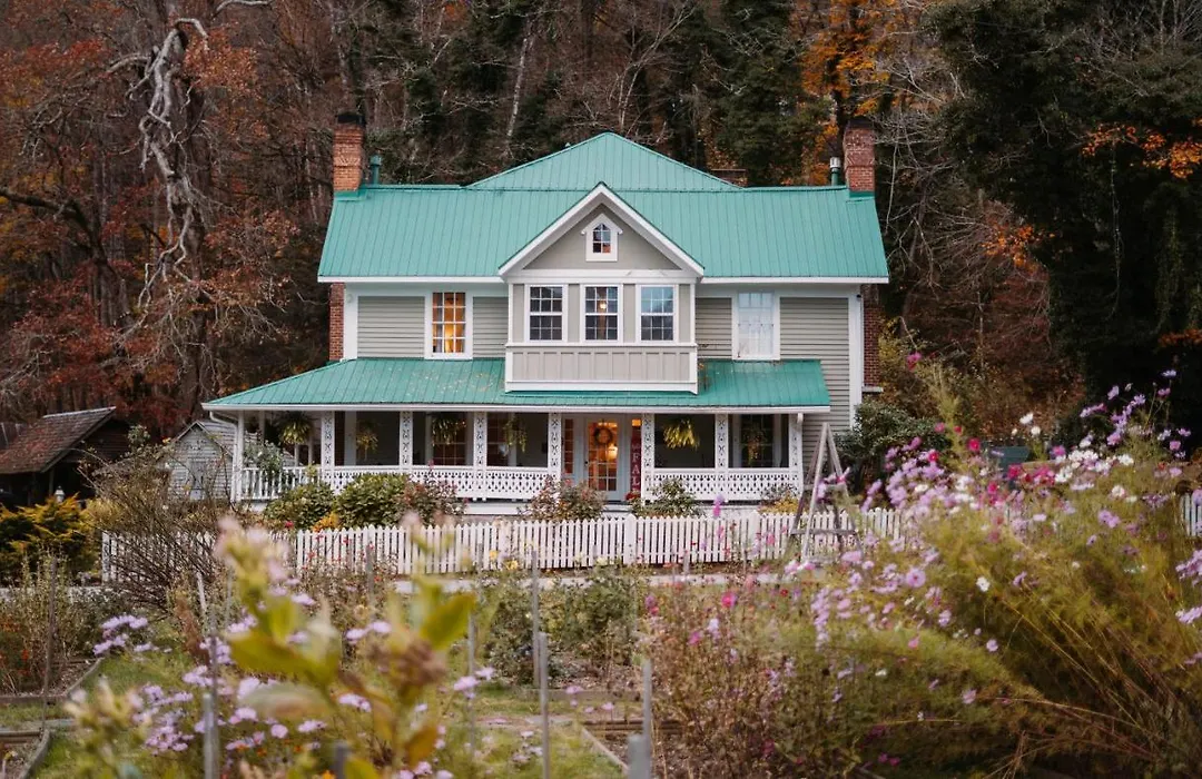 The Mast Farm Inn-1