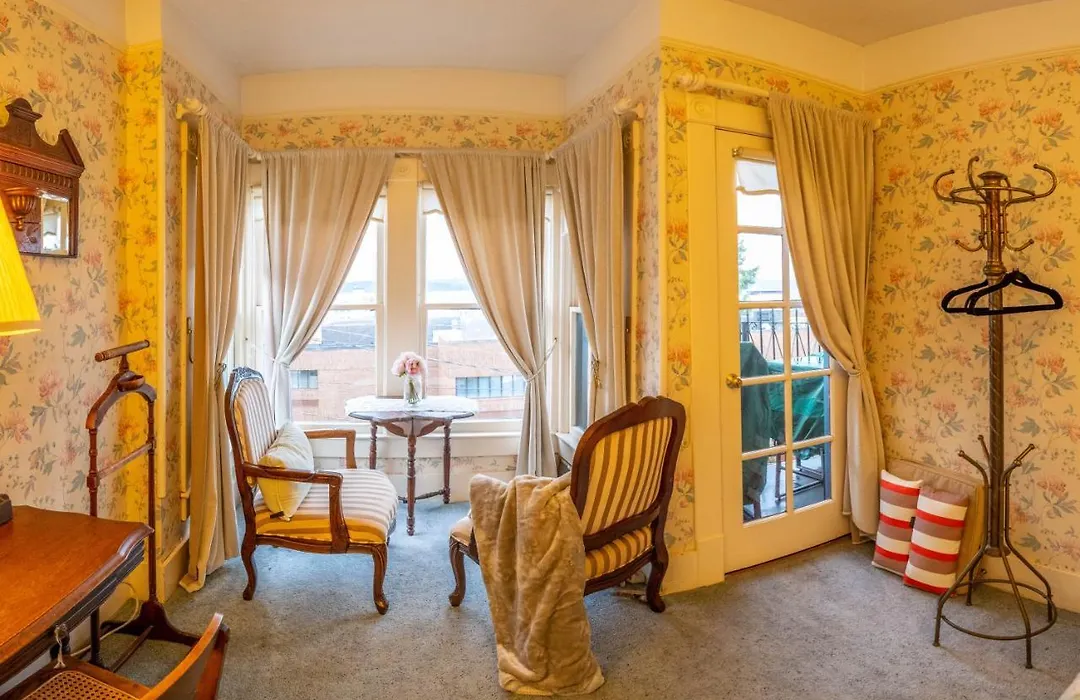 Clementine'S Guest House & Vacation Rentals-1