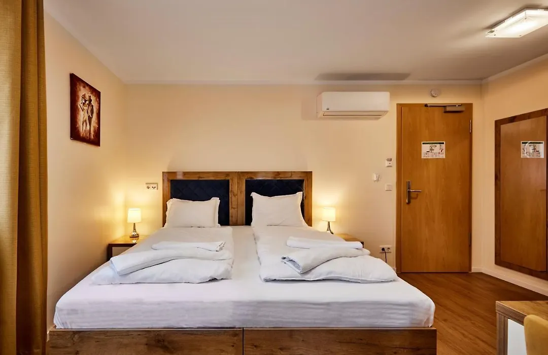 Hotel Isha-1