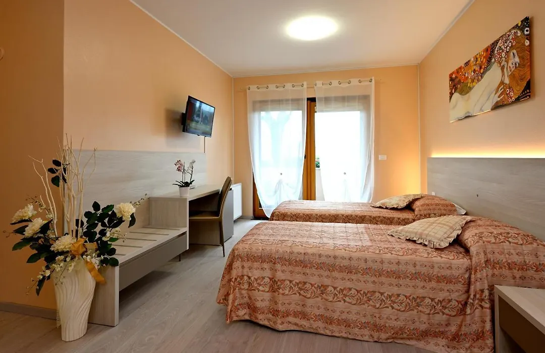 Hotel Italia-1