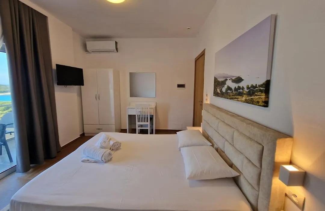 Hotel Queen Margaret Seaside-1