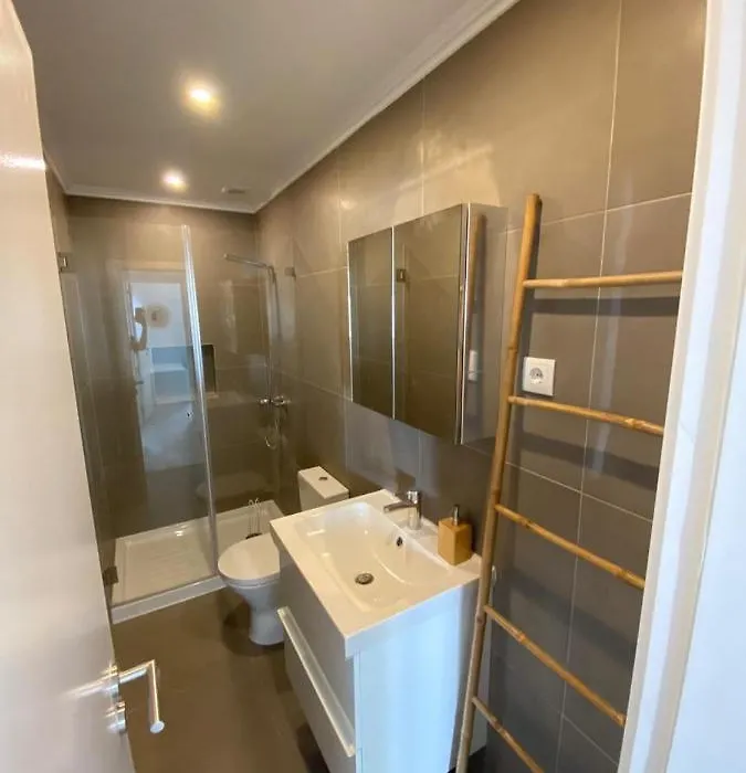 Carcavelos Beach & Nova Sbe Shared Serviced Apartment 3-1