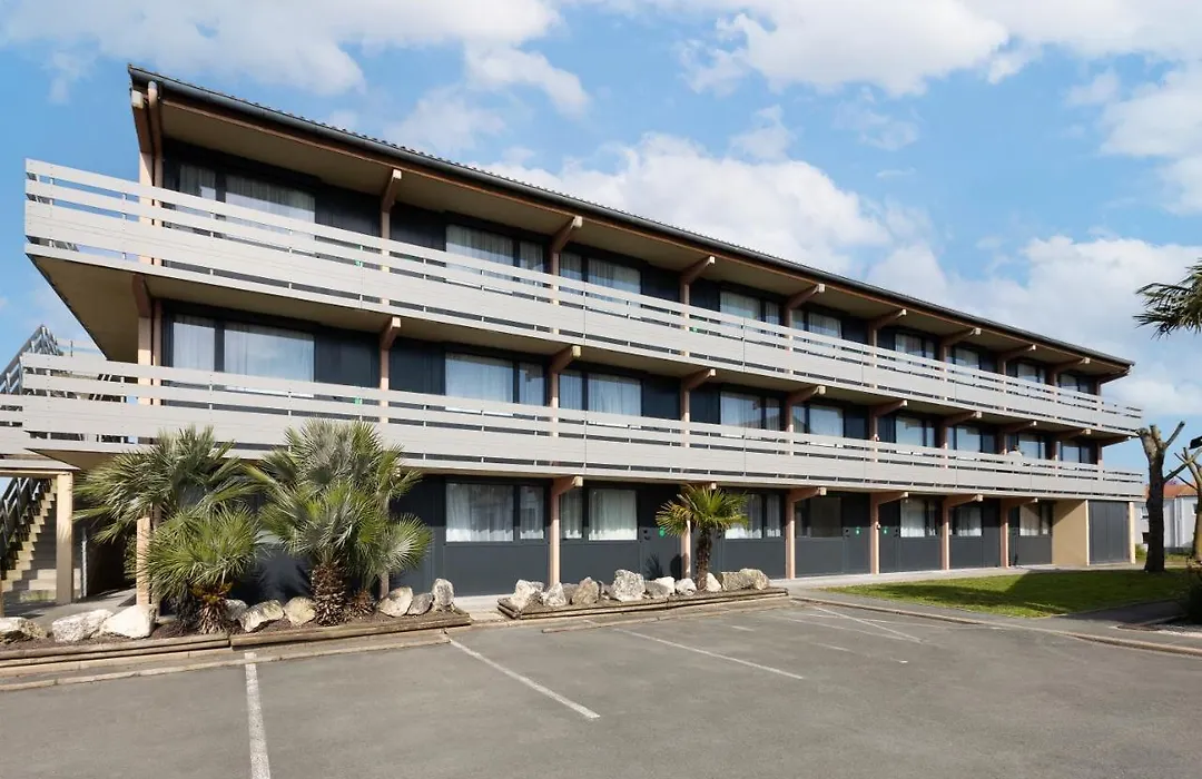 Campanile NATURE - La Rochelle Puilboreau-1
