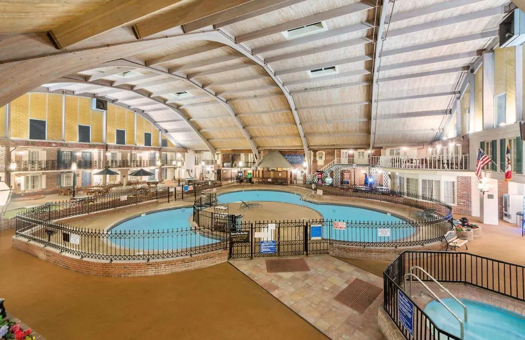 Howard Johnson By Wyndham Burlington-1