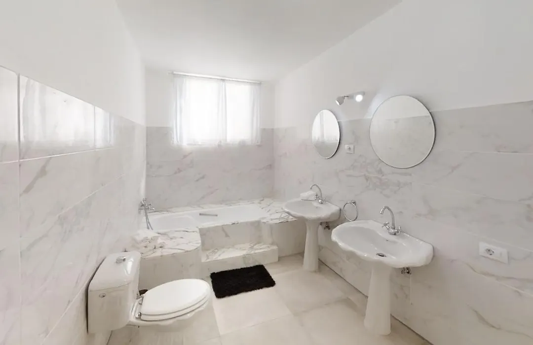 Vv Las Buganvillas Maspalomas - Cocina Y Habitaciones Con Banos Privados-1
