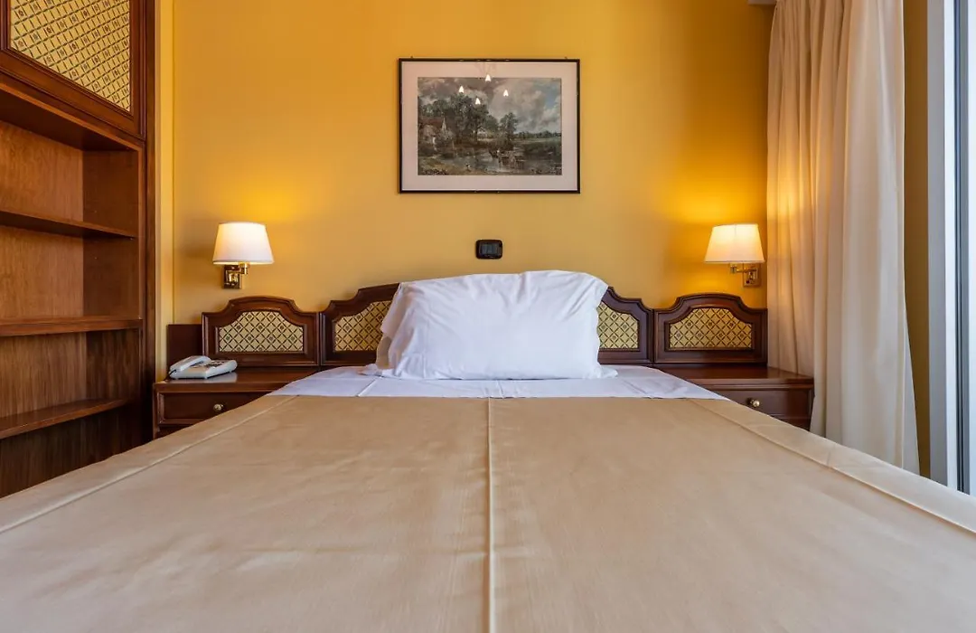 Hotel Bellevue Et Mediterranée-1