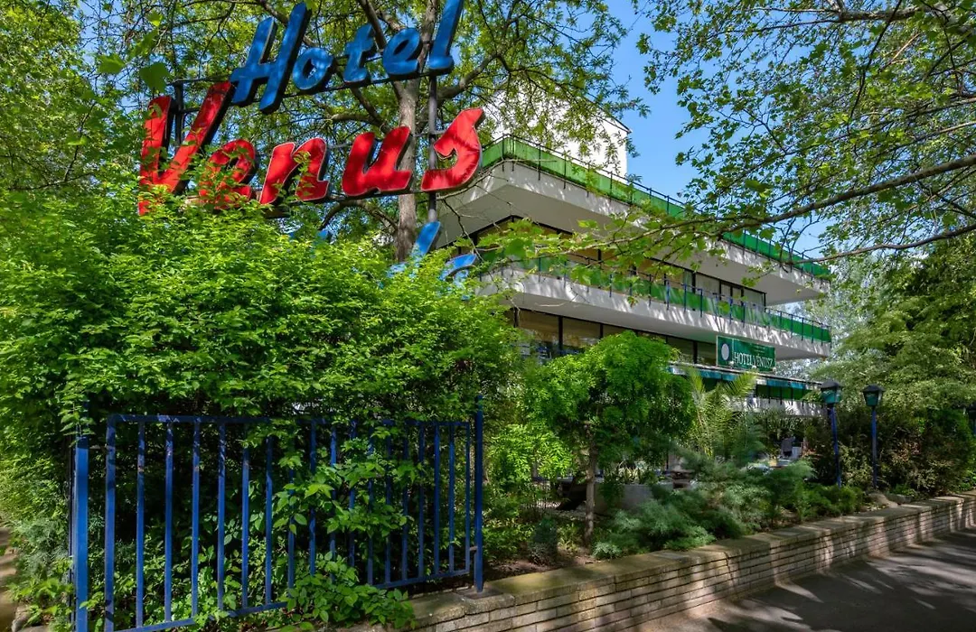Venusz Hotel-1