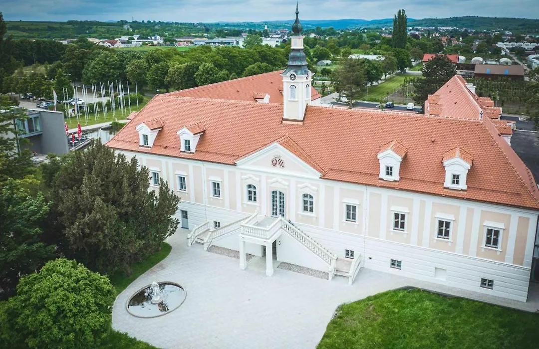 Schloss Haindorf-1