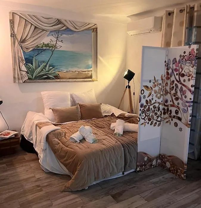 Les Canoubiers Luxe et sérénité au cœur de Saint-Tropez Suites spacieuses avec jardin enchanteur-1