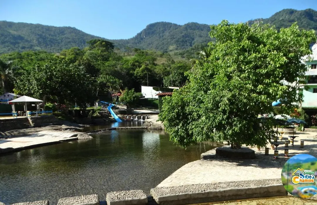 Hospedaria E Alojamento Sitiochamine Piscinas Naturais-1