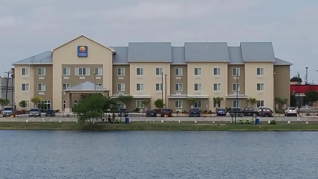 Comfort Inn & Suites Lakeside-1