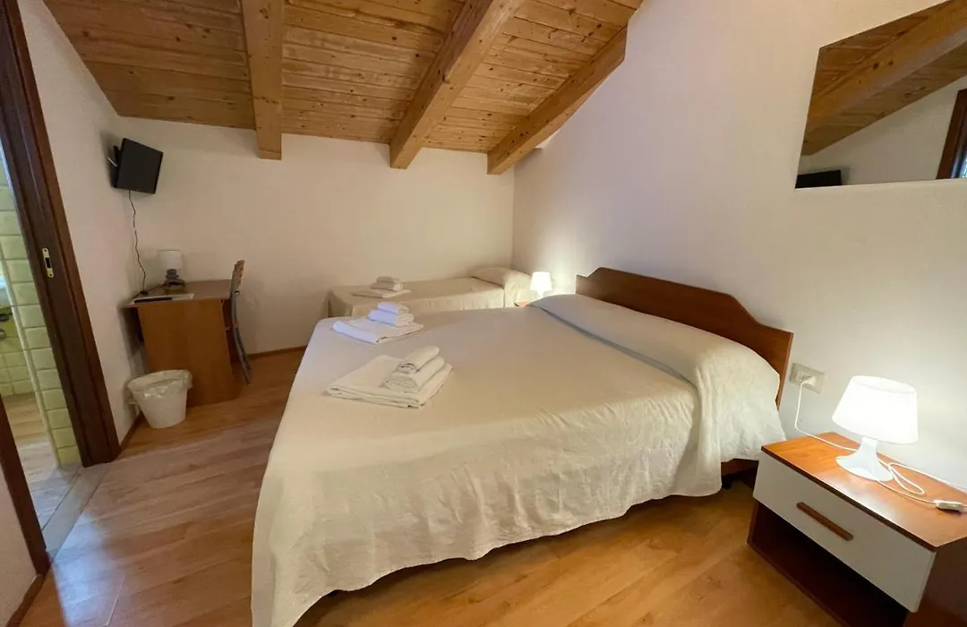 Domo Is Solus - Affittacamere - Living Sant'Antioco-1