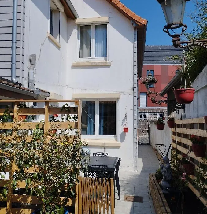 Charmante Dependance 10 Mn A Pieds Plage, Commerces-1