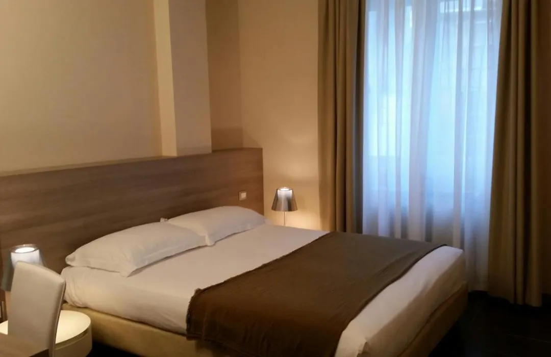 HLL Hotel Lungolago Lecco-1