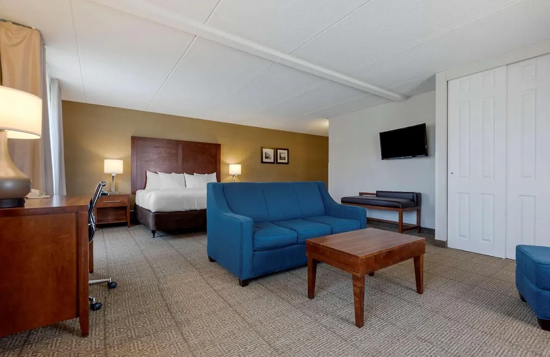 Comfort Inn The Pointe-1
