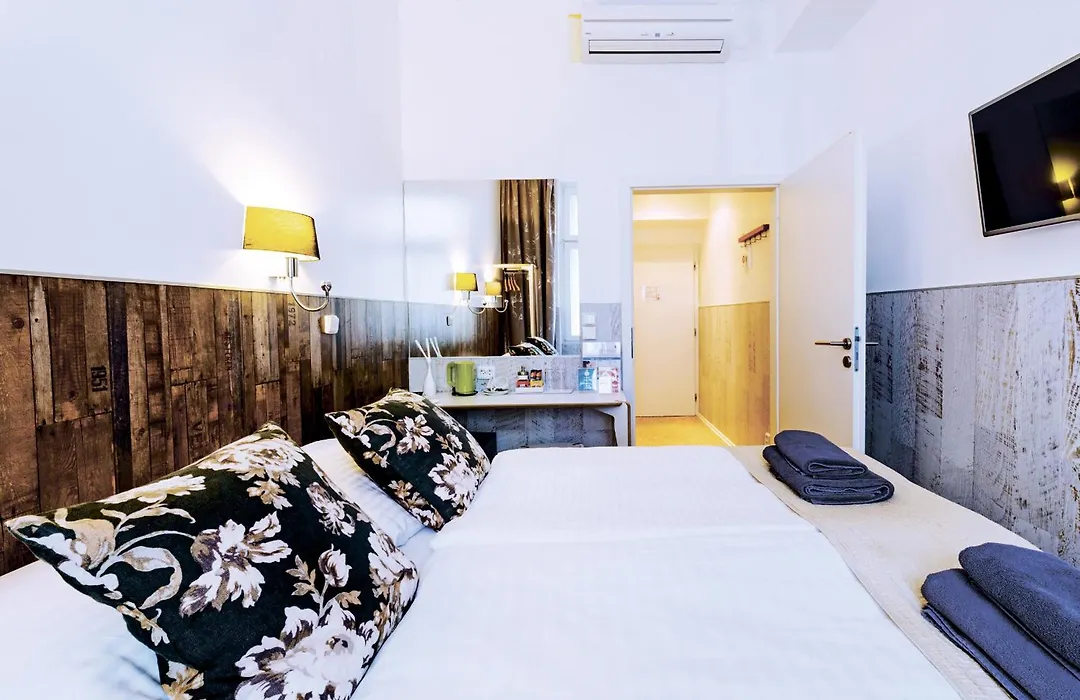 Royal Court Hotel-1