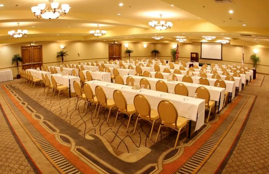 Doubletree By Hilton Claremont-1