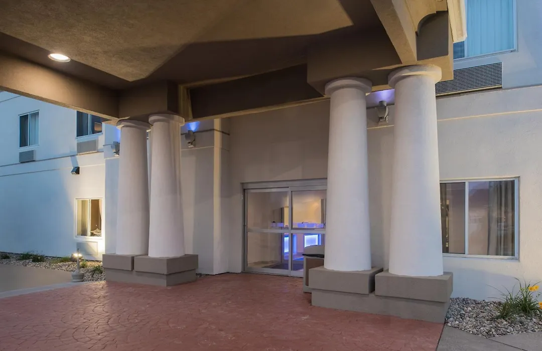 Holiday Inn Express Hotel & Suites Burlington By Ihg-1