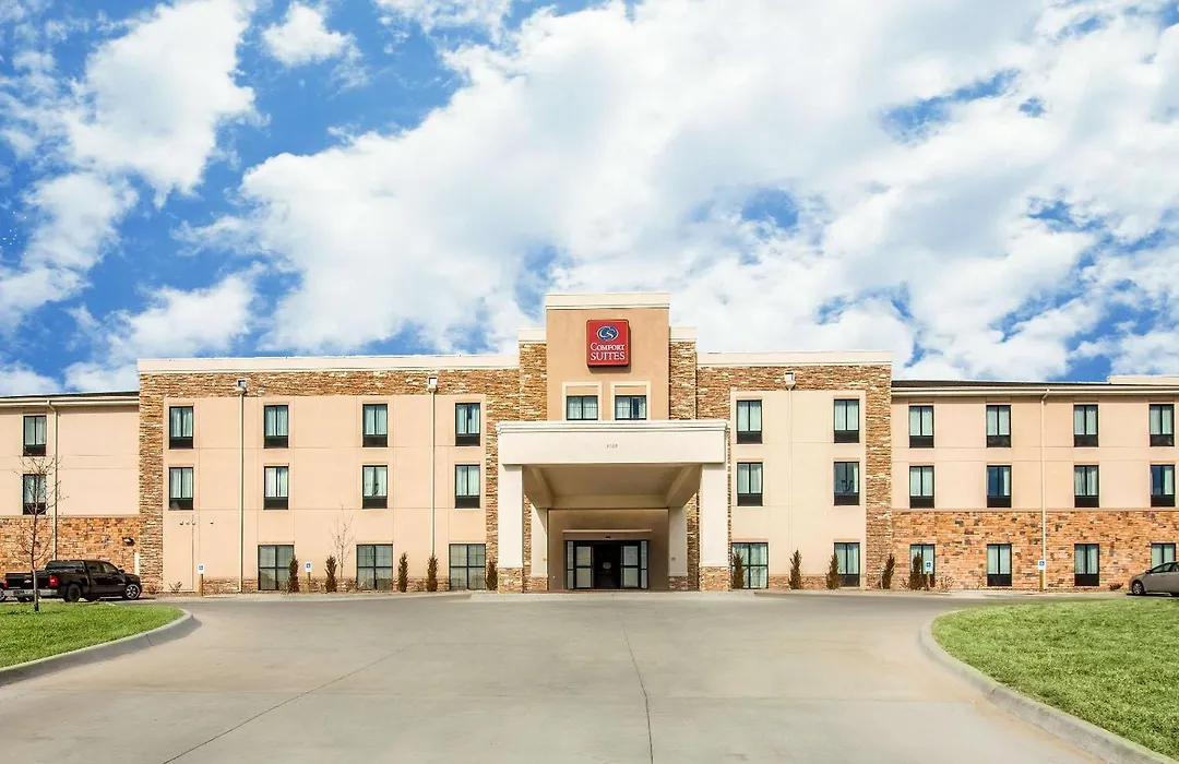 Comfort Suites Dodge City-1