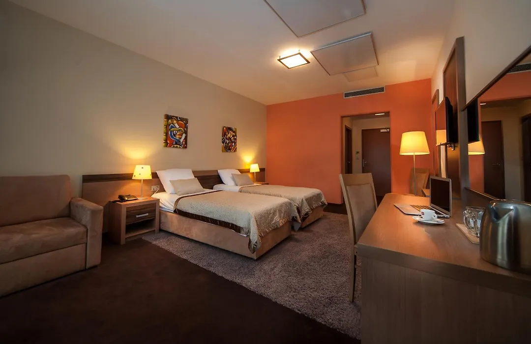 Hotel Kras-1