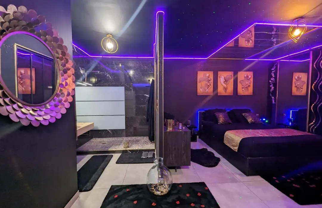 La Gold Room Jacuzzi & Sauna Prive-1