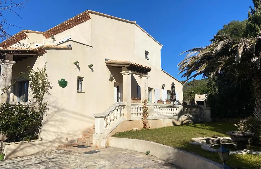 Grande chambre dans villa proche de la plage-1