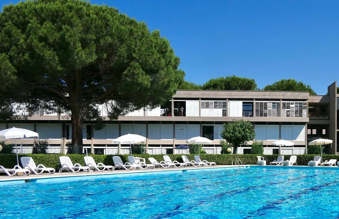 Isa-Studio 3 Beds In Residence With Swimming-Pool Bed And Bath Linen Included-1