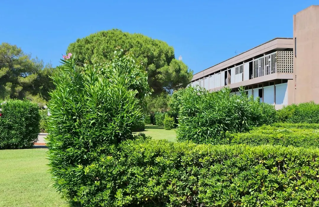 Isa-Apartment 3 Beds In Residence With Swimming-Pool Bed And Bath Linen Included-1