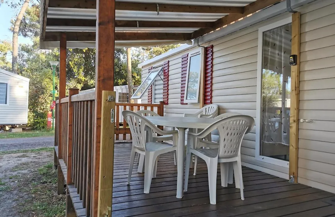 Room In Mobile Home - The Mobil Home De 4 4M-1