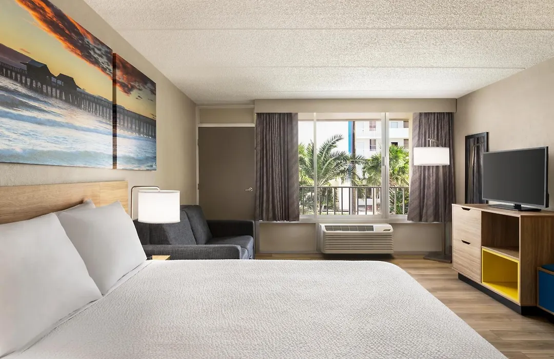 Days Inn By Wyndham Cocoa Beach Port Canaveral-1