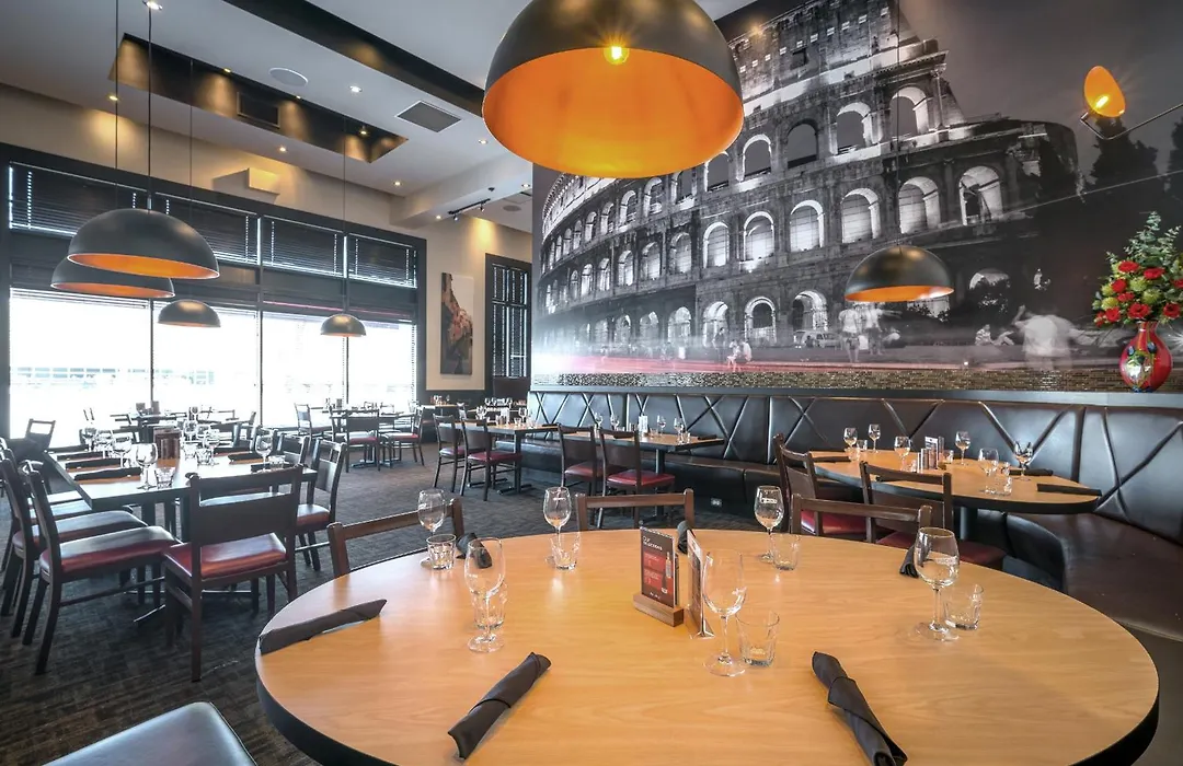 Acclaim Hotel By Clique-1