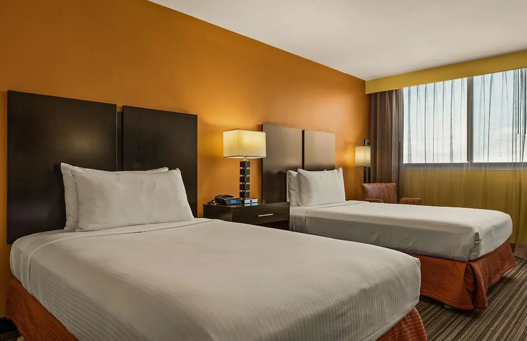 Best Western The Plaza Hotel Honolulu Airport - Free Breakfast-1