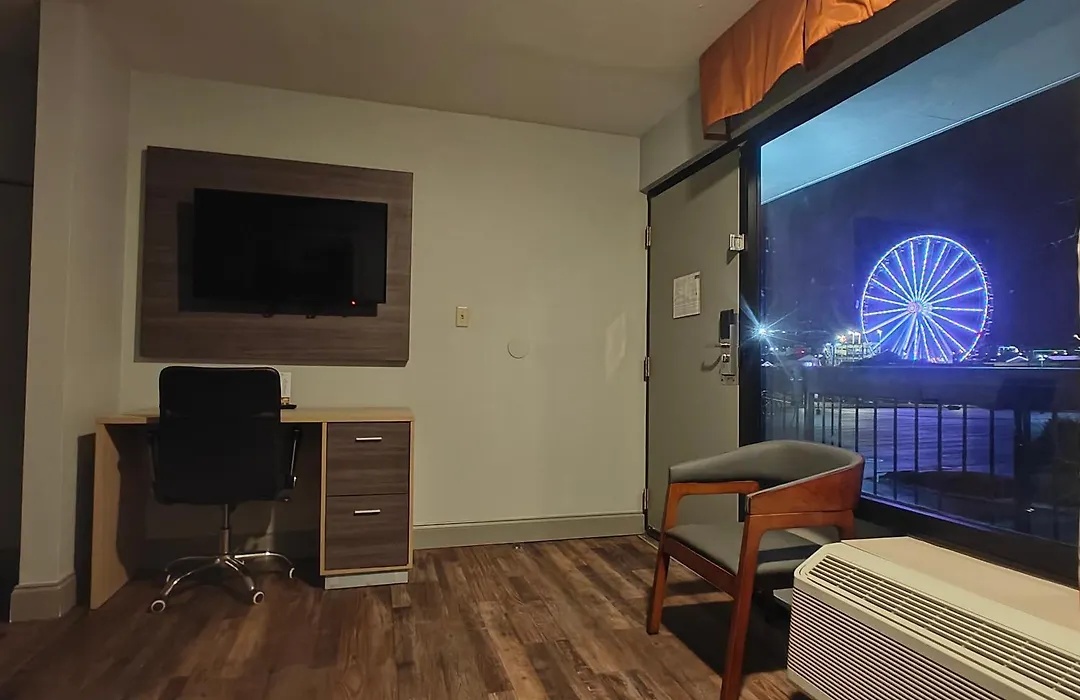 Mountain Vista Inn & Suites - Walking Distance To The Island-1