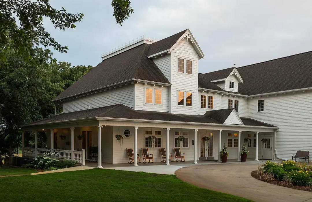 The Oakwood Inn Okoboji-1