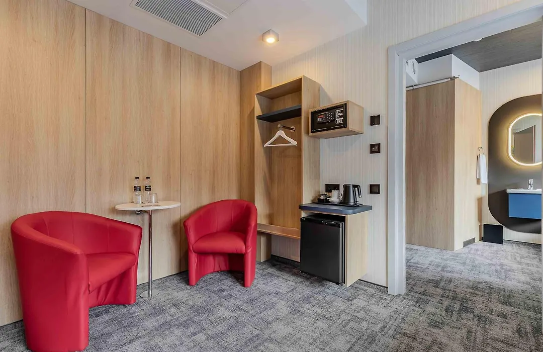 Iq Hotel-1
