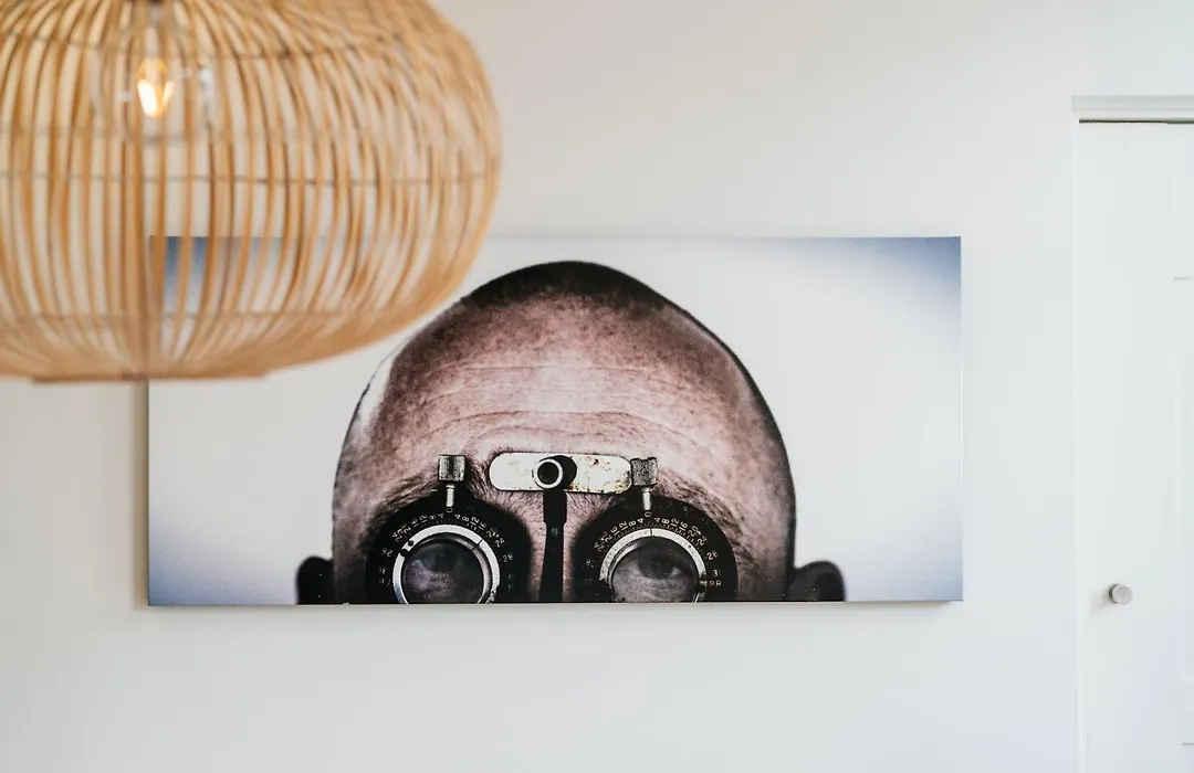 Eye Hotel-1